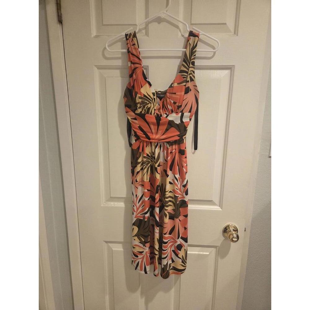 Bisou bisou sz 4 - Floral Pattern Summer Dress with V-Neck and Sleeveless Design - Picture 5 of 9